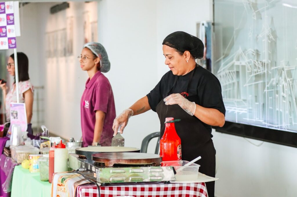 Feira de Mulheres Empreendedoras de Senador Canedo celebra Natal 2025