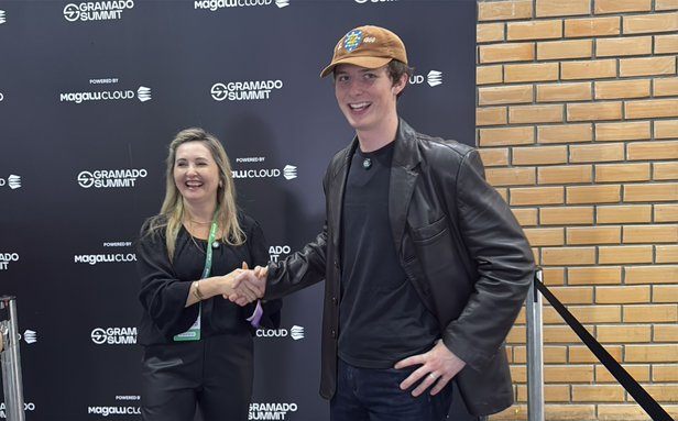 Harry Kirton na Gramado Summit - Entrevista com Eliane Davila